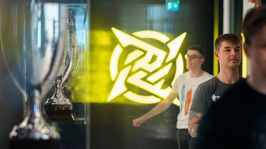 小鹏汇天陆地航母飞行体生产许可证申请获批进展